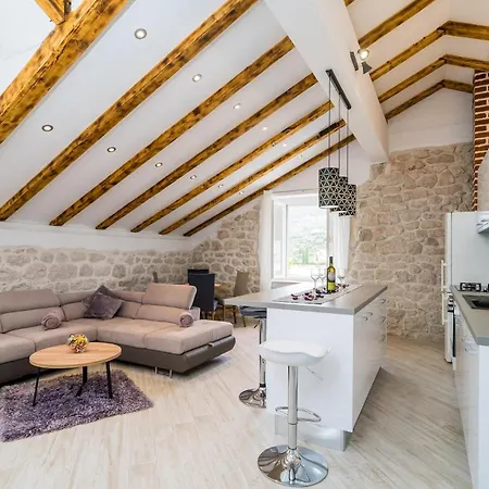 Vikendica Gorgeous In With House Sea View