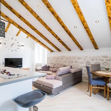 Vikendica Gorgeous In With House Sea View